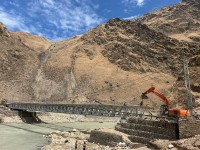 खार्पु बेलीब्रिजः ज्ञवालीको हातमा ओलीको साथ, यस्तो छ पुल निर्माणको अन्तर्य