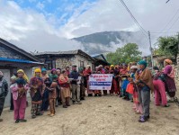 गर्भवती तथा सुत्केरी आमालाई सिमकोटको कुखुरा कोशेली