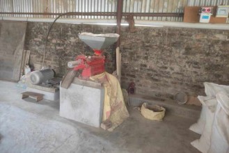 टीकापुरमा कुटानी पिसानी र पेलानीको मिल सञ्चालनमा छन्  भने छैनन् कामदार दक्ष