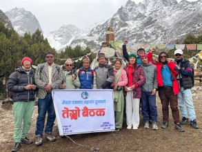 पर्यटन प्रवद्धनका लागि पत्रकार महासंघ हुम्लाको बैठक रलिङ गुम्बामा