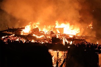 गमगढी बजारमा आगलागी हुँदा ६ घर पूर्णरुपमा जलेर नष्ट
