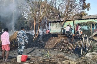 रौतहटमा आगलागी हुदा तीनवटा घर जलेर ७ लाख बराबरको क्षति