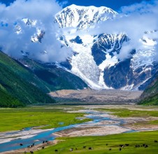 कसको हो हुम्ला र बाजुराको विचमा पर्ने रानीशैन ?