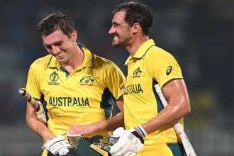 दक्षिण अफ्रिकालाई तीन विकेटले हराउँदै अस्ट्रेलिया  फाइनलमा
