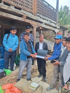 गाउँपालिका द्धारा मेसीनरी सहित कृषि सामाग्रीहरु हस्तान्त्रण ।