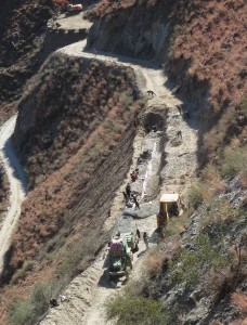 हुम्लाको अदानचुलीमा शाँखा रोड कालोपत्रे हुँदै ।