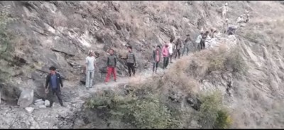 देउसी भैलीबाट उठाएको रकमले बाटो मर्मत ।