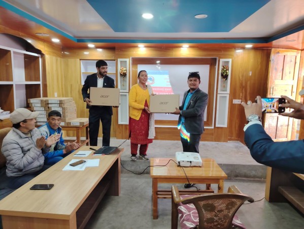 गाउँपालिकाले विद्यालयलाई कम्प्युटर उपलब्ध गराउँदा इमिसमा डाटा इन्ट्री गर्न सहज
