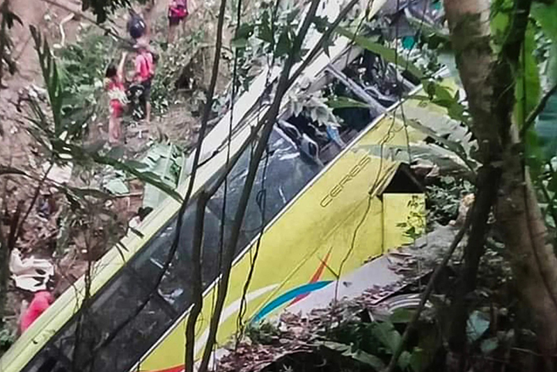 फिलिपिन्समा बस दुर्घटना २९ जनाको मृत्यु