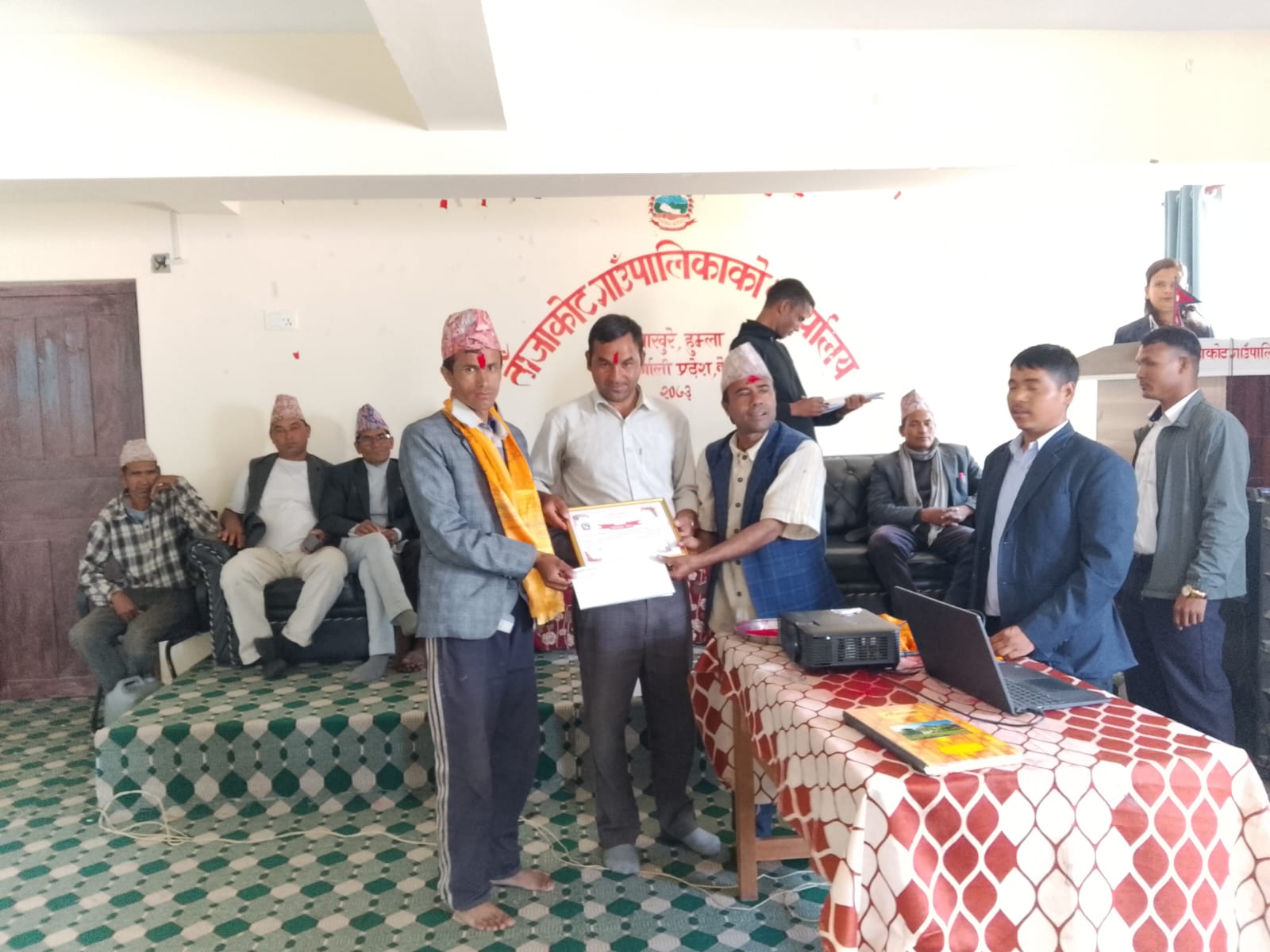 उत्कृष्ट कृषक पुरस्कारबाट ताँजाकोटमा तिन जना सम्मानित ।