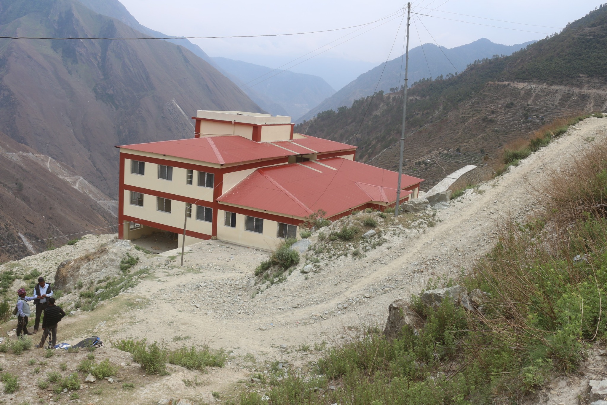 ताँजकोट गाउँपालिकाले आफ्नै प्रशासनिक भवनको निर्माण कार्य लगभग पुराः अबको केही महिनामै उद्धघाटन गर्ने तयारी ।